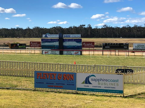 Tathra Cup Hawaiian Themed Fashions On The Field - Accommodation Mooloolaba 0