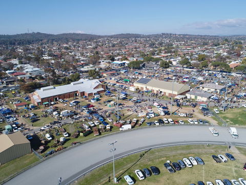 Wagga Swap Meet Run By  Classic And Historic Automobile Club Of Australia - Wagga Wagga Region - Accommodation Mooloolaba 0