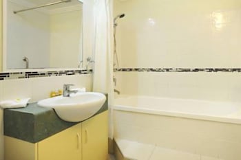 At Whitsunday Vista Holiday Apartments - Accommodation Mooloolaba 3