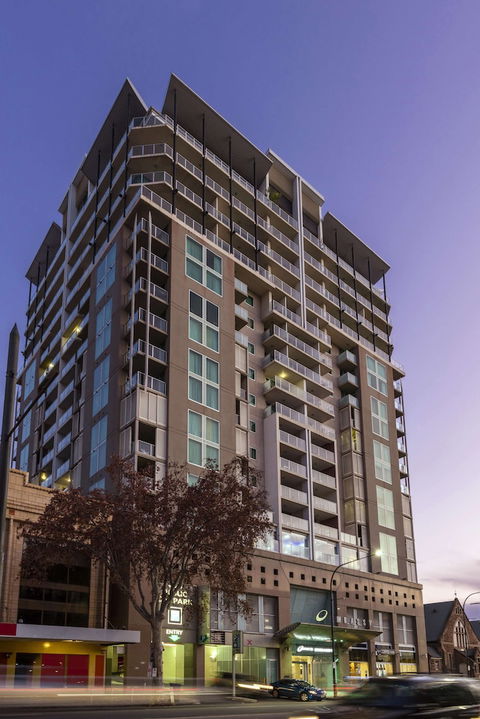 Oaks Adelaide Embassy Suites - Accommodation Mooloolaba 2