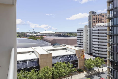 Oaks Adelaide Embassy Suites - Accommodation Mooloolaba 3