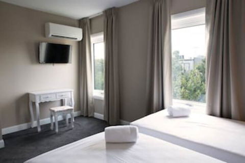 Lily Sands Inn - Accommodation Mooloolaba 0
