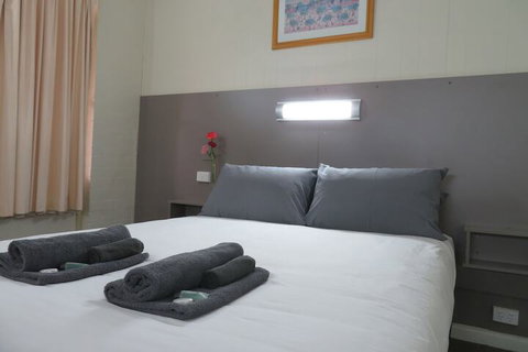 Bishops Lodge Narrandera - Accommodation Mooloolaba 7