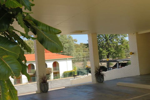 Bishops Lodge Narrandera - Accommodation Mooloolaba 1