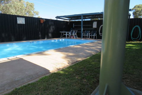 Bishops Lodge Narrandera - Accommodation Mooloolaba 5