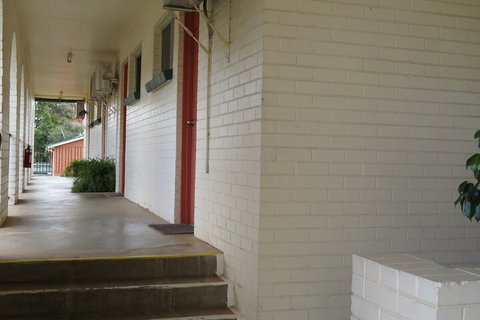 Bishops Lodge Narrandera - Accommodation Mooloolaba 2