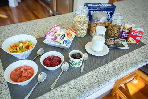 Glenelg On King Bed & Breakfast - Accommodation Mooloolaba 4