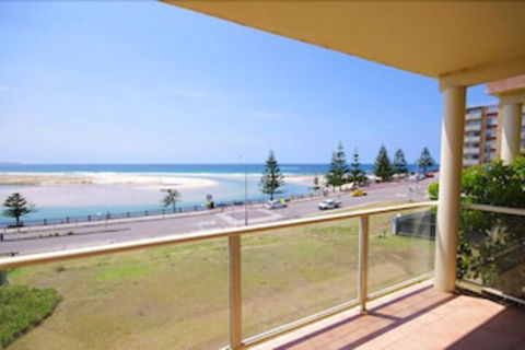 Avilla Court 2 - Accommodation Mooloolaba 1