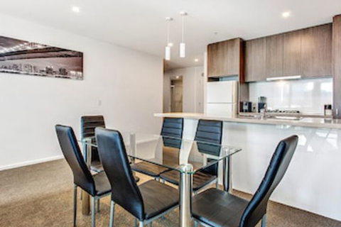 MJ Shortstay Southbank Grande Apartments - Accommodation Mooloolaba 5