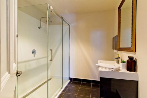 Deloraine Hotel - Accommodation Mooloolaba 4