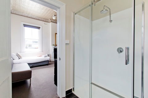 Deloraine Hotel - Accommodation Mooloolaba 5