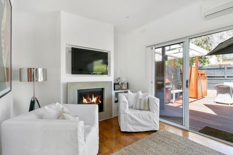 Capella Villa No. 3 Luxurious Beachside Style - Accommodation Mooloolaba 2