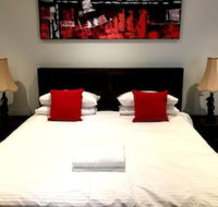 Deluxe Lake View House - Accommodation Mooloolaba