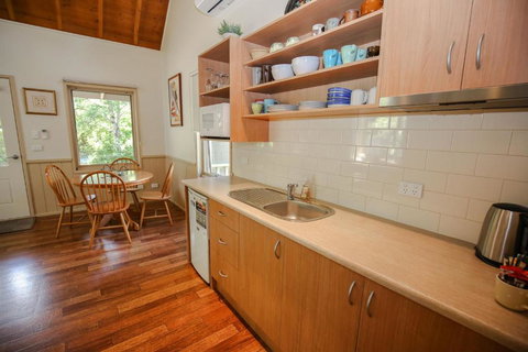 Alpine Arnica Cottage 2 - Accommodation Mooloolaba 6