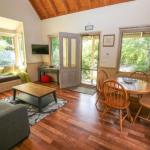 Alpine Arnica Cottage 2 - Accommodation Mooloolaba 0