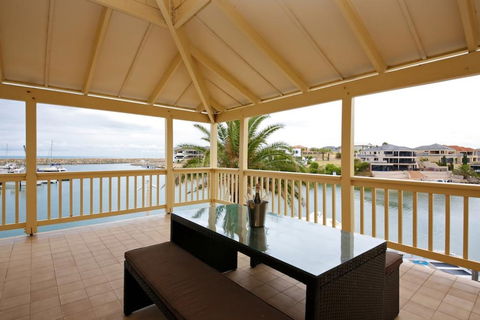 The Marina Hotel - Mindarie - Accommodation Mooloolaba 1