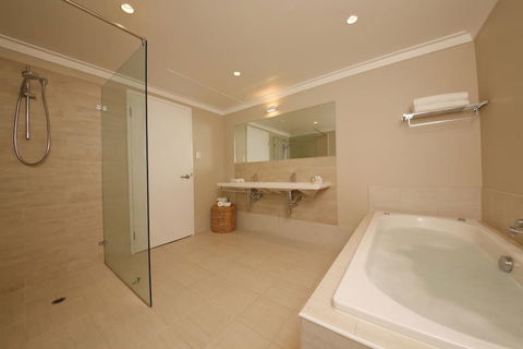 The Marina Hotel - Mindarie - Accommodation Mooloolaba 5