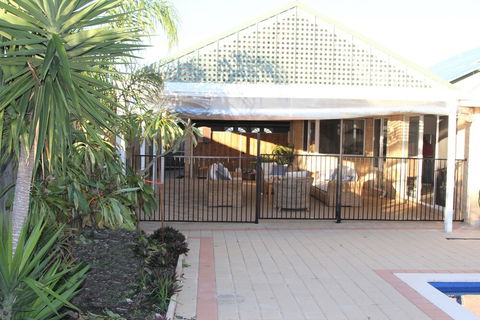 Castaway - Accommodation Mooloolaba 0