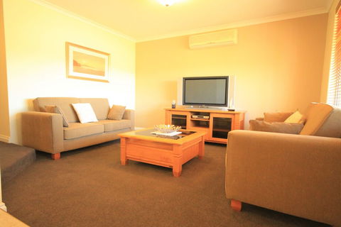 Castaway - Accommodation Mooloolaba 1