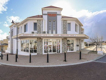 Rose Hotel Clarkson - Accommodation Mooloolaba 4