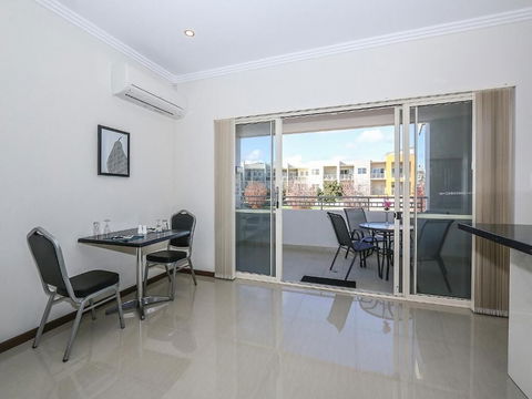 Rose Hotel Clarkson - Accommodation Mooloolaba 5