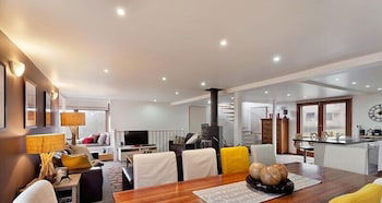 Aosta - Accommodation Mooloolaba 2