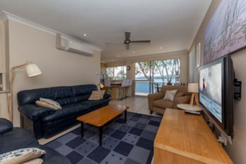 Kooringal Unit 5 / 105 Soldiers Point Road - Accommodation Mooloolaba 0
