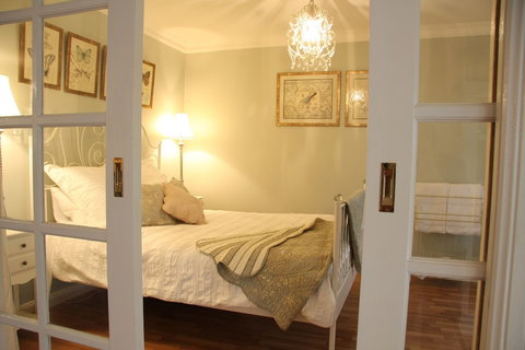 Azalea Cedar-Rose Villa - Accommodation Mooloolaba 4