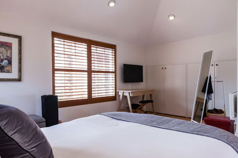 VERA, 1BDR South Melbourne Apartment - Accommodation Mooloolaba 0