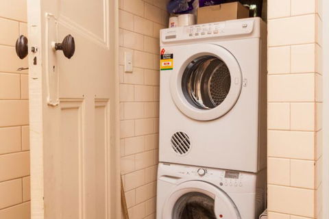 MADELINE, 1BDR Fitzroy Apartment - Accommodation Mooloolaba 2