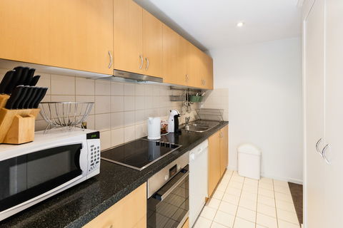 NAOMI, 2BDR South Melbourne Apartment - Accommodation Mooloolaba 4