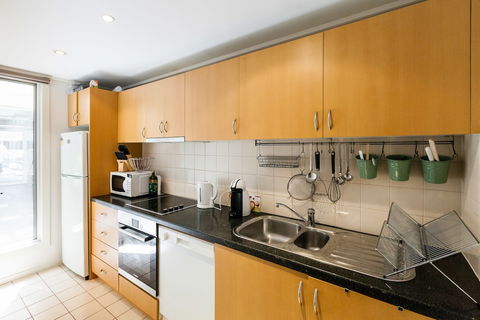 NAOMI, 2BDR South Melbourne Apartment - Accommodation Mooloolaba 3