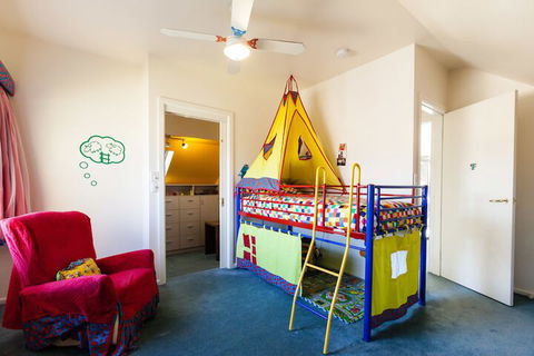 KELLY, 3BDR Northcote House - Accommodation Mooloolaba 1