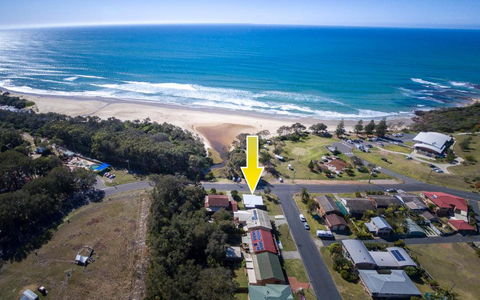 Tallowood Beachfront Cottage - Accommodation Mooloolaba 1