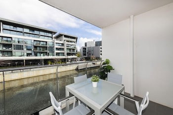Accommodate Canberra - Lakefront - Accommodation Mooloolaba 3