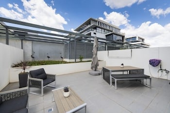 Accommodate Canberra - Lakefront - Accommodation Mooloolaba 5