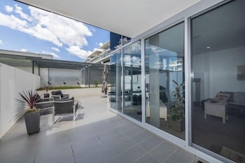 Accommodate Canberra - Lakefront - Accommodation Mooloolaba 1