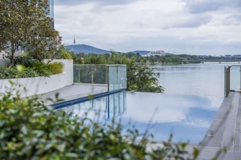 Accommodate Canberra - Lakefront - Accommodation Mooloolaba 2