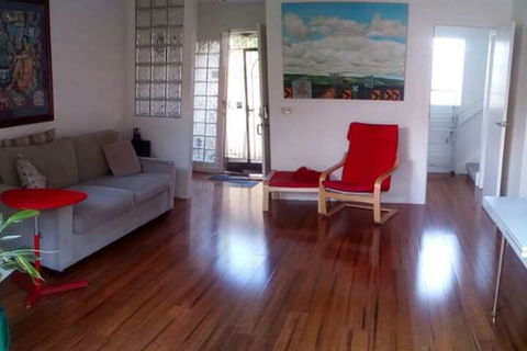 Charles Rooms Guesthouse - Accommodation Mooloolaba 1