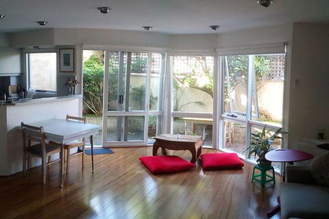 Charles Rooms Guesthouse - Accommodation Mooloolaba 6