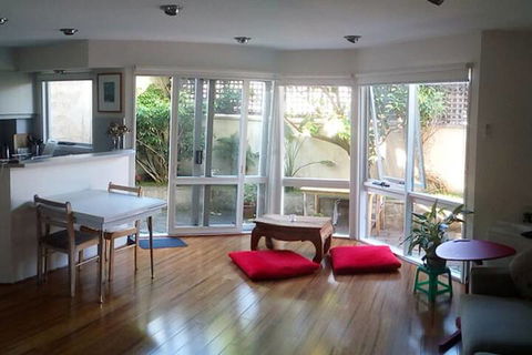 Charles Rooms Guesthouse - Accommodation Mooloolaba 2