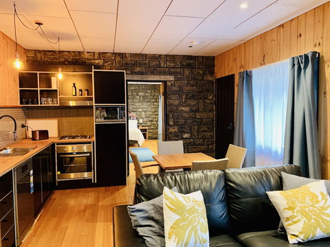 Emerald Star Cottages - Accommodation Mooloolaba 5