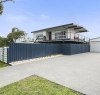 Upstairs Cottage on Beachurst