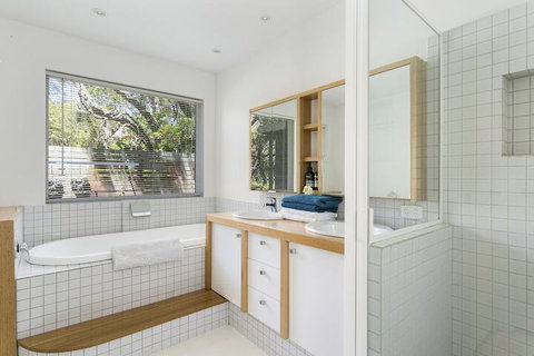 Amaranthine Abodes - Accommodation Mooloolaba 1