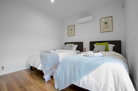 AUJOY 3 Bed Townhouse Burwood 1 - Accommodation Mooloolaba 6