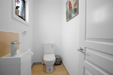 AUJOY 3 Bed Townhouse Burwood 1 - Accommodation Mooloolaba 4
