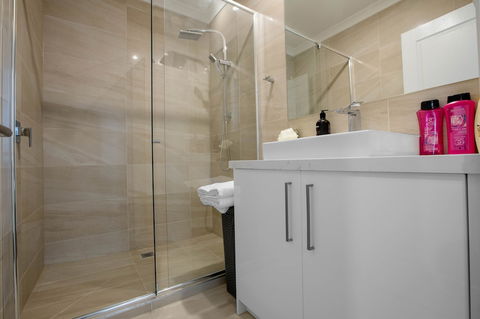 AUJOY 3 Bed Townhouse Burwood 1 - Accommodation Mooloolaba 2