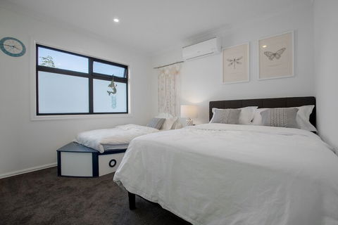 AUJOY 4 Bed Townhouse Burwood 2 - Accommodation Mooloolaba 4
