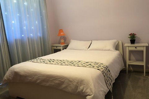 Canberra Entire House 3 Bedroom - Accommodation Mooloolaba 2