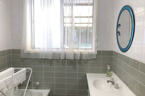 Canberra Entire House 3 Bedroom - Accommodation Mooloolaba 7